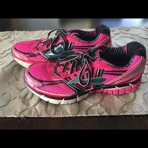 Brooks Adrenaline Women’s Running Shoes, s 9, GUC